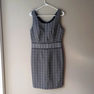 The Limited - navy and white jacquard pattern fitted sheath dress - size 8